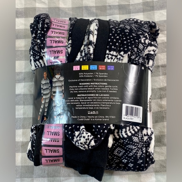 Cuddl Duds 2 Piece Pajama Set - Picture 6 of 6